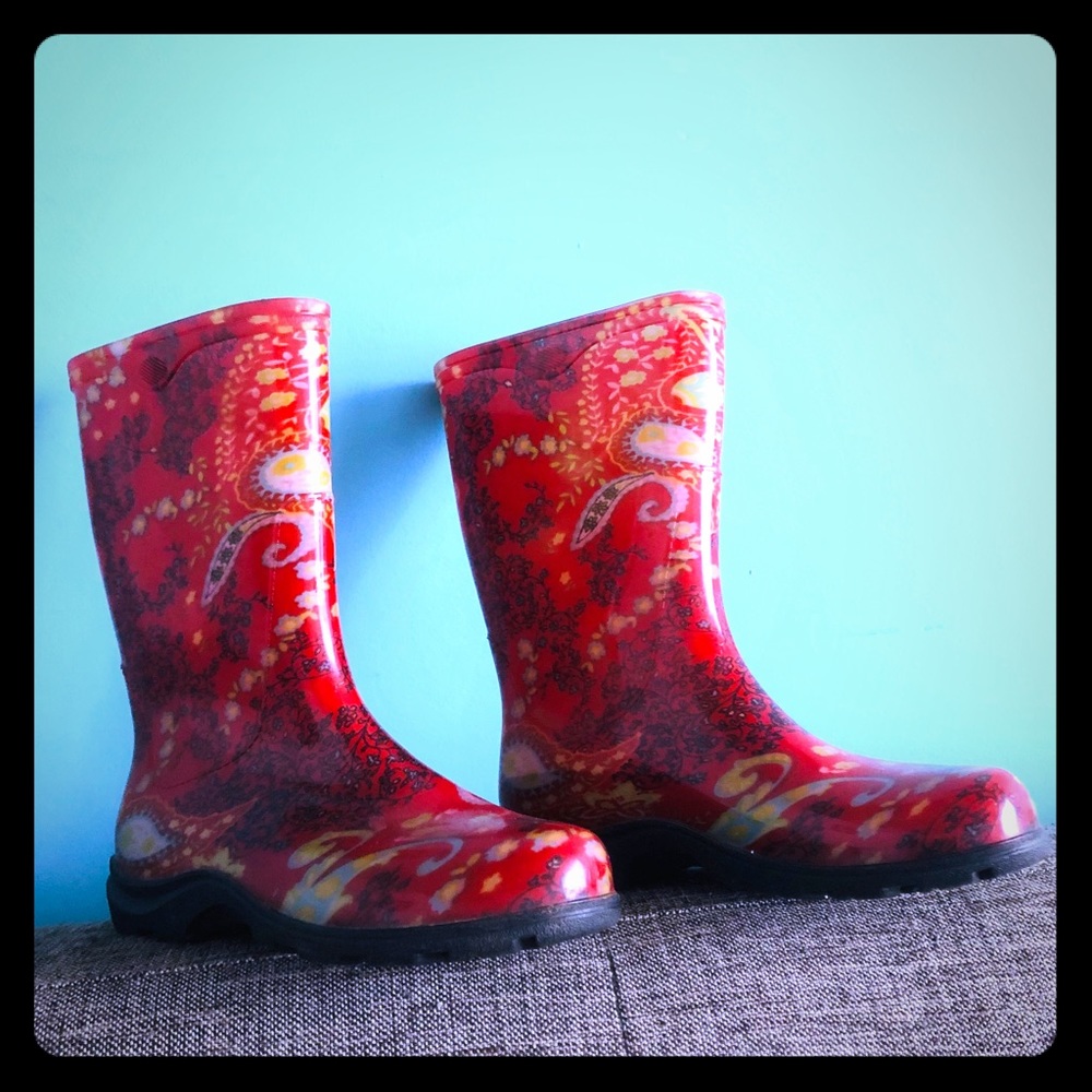 Adorable rain boots